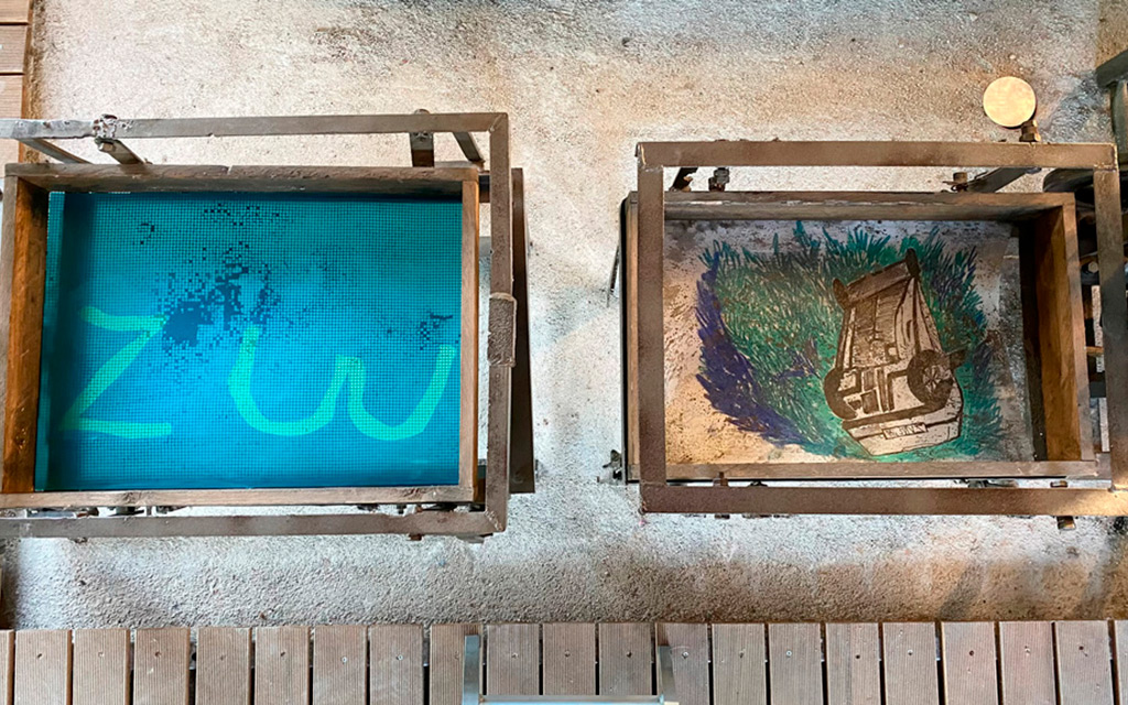 Zo (double work inserted above and below the museum's seeves)